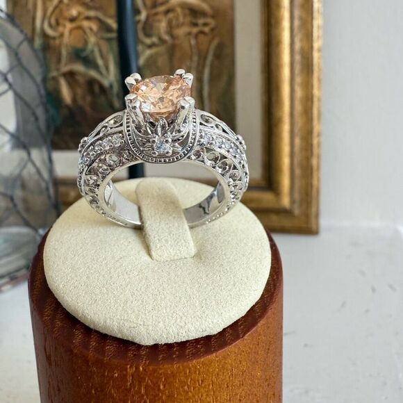 Unsigned Silver Tone Canary Rhinestone Fashion Ring 8 - Picture 1 of 6